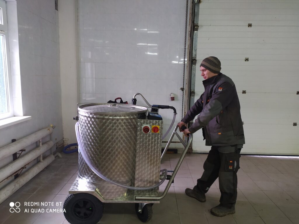 Installation of a dairy taxi 4.0 (Litinsky breeding farm)
