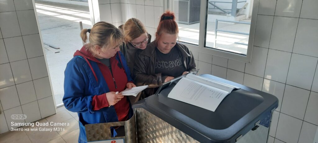 Система автоматичної годівлі телят компанії H&L CalfExpert
