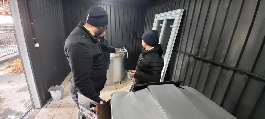 Встановлення автоматичної годівниці в ТзОВ Бучачагрохлібпром